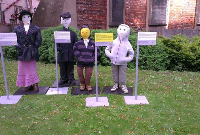 Lelles pie Saeimas nama. Publicitātes foto