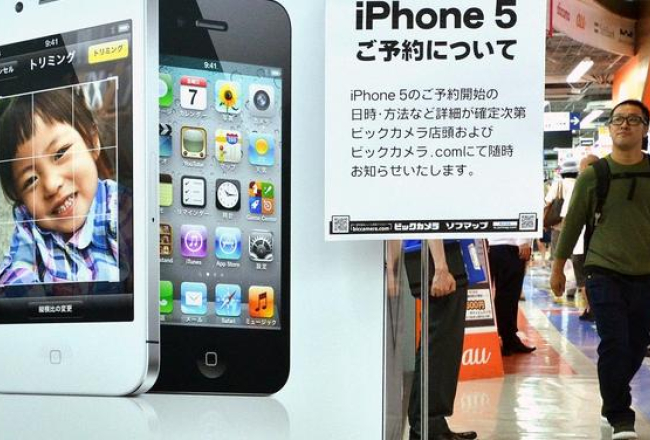 iPhone 5 reklāma Japānas pilsētā Tokijā. Foto: AFP/LETA