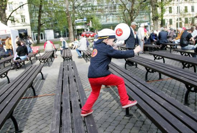 Žurnāla "Ir" dzimšanas dienas svinībās šogad Vērmaņdārzā. Foto: Emīls Desjatņikovs, F64