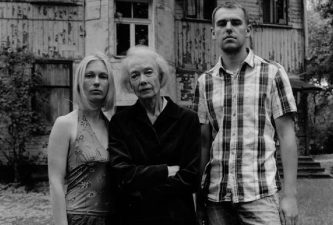 Izrādes "Jasmīns.Pārdaugava" publicitātes foto. Foto autore Inta Ruka