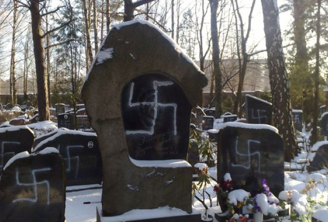 Apzīmētie kapu pieminekļi. Avots: Rīgas dome