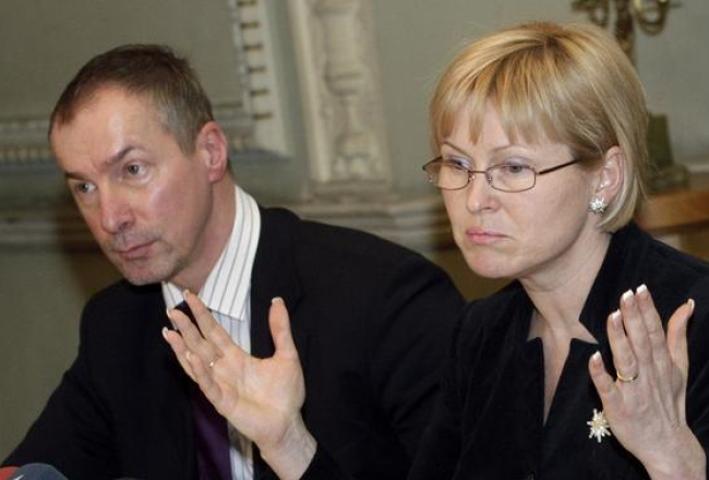 Par projektu atbildīgais Uldis Lielpēters (no kreisās) un kultūras ministre Žaneta Jaunzeme-Grende. Foto: Jānis Saliņš, F64