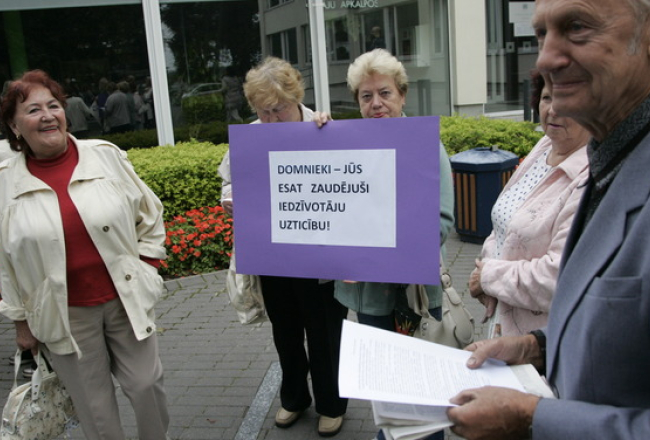 Iedzīvotāju protesti pie Jūrmalas domes mēru maiņas dienā. Autors: Andrejs Teretjevs, F64