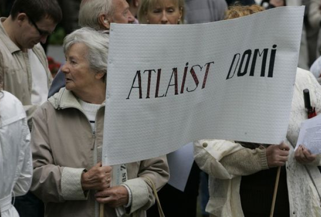 Iedzīvotāju protesti pie Jūrmalas domes mēru maiņas dienā. Autors: Andrejs Teretjevs, F64