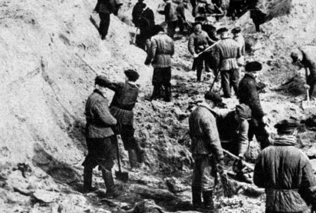 Katiņas slaktiņa upuru atrakšana 1943.gadā. Autors: AFP/LETA