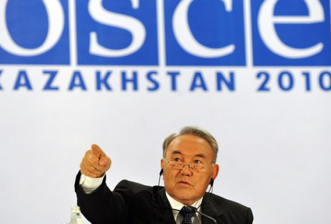 Kazahstānas prezidents Nursultans Nazarbajevs EDSO noslēguma preses konferencē. Foto: AFP/LETA