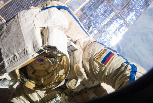 Krievu kosmonauts Visumā. Foto: AFP/LETA