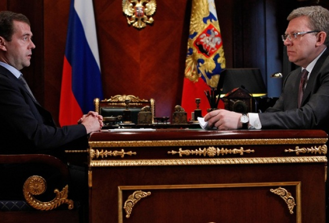 Krievijas prezidents Dmitrijs Medvedevs un finanšu ministrs Aleksejs Kudrins. Foto: AFP/LETA