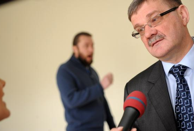 Jānis Lāčplēsis sniedz interviju. Foto: LETA