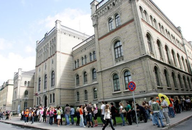 Studētgribētāji pie Latvijas Universitātes. Foto: Rūta Kalmuka, F64