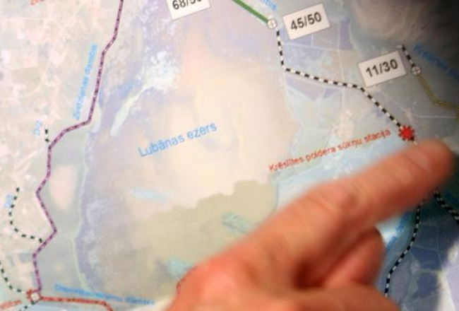 Karte ar Lubānas ezera apkārtni. Foto: Edijs Pālens, LETA