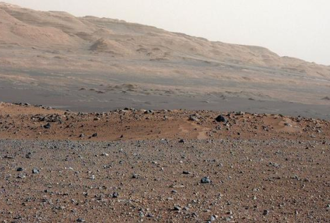 Marsa skats - fotografētājs ir Marsa visurgājējs robots. Foto: AFP/LETA