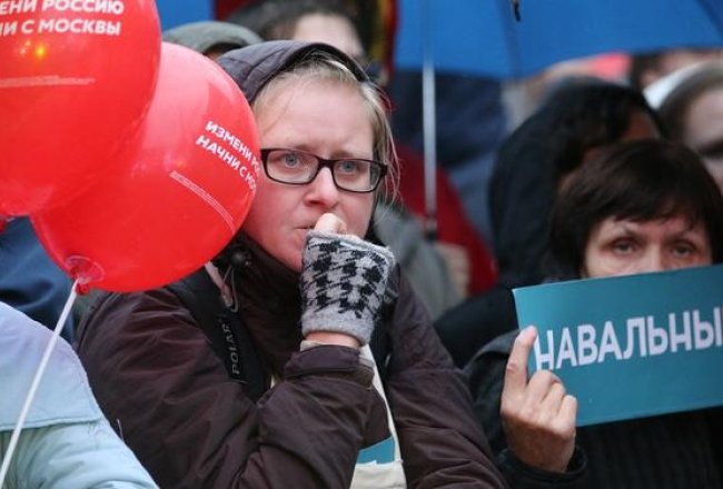 Opozīcijas līdera Alekseja Navaļnija atbalstītāji Maskavas mēra vēlēšanās ir nobažījušies. Foto: ITAR-TASS/LETA