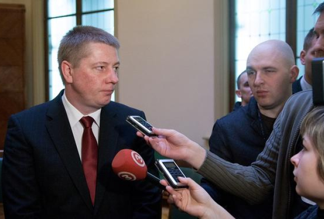 Anrijs Matīss atbild uz žurnālistu jautājumiem. Foto: Andrejs Terentjevs, F64