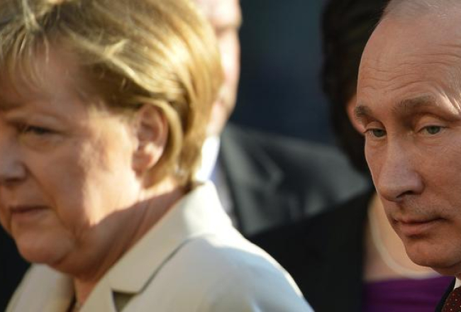 Vācijas kanclere Angela Merkele un Krievijas prezidents Vladimirs Putins tikšanās laikā. Foto: AFP/LETA