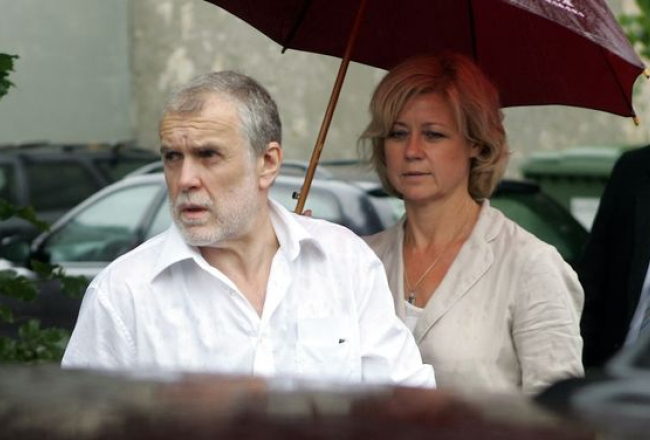 Kārlis Miķelsons ar dzīvesbiedri Lailu pēc iznākšanas no cietuma. Autors: Edijs Pālens, LETA