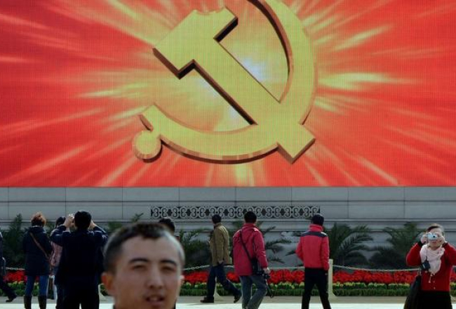 Ķīnas komunistu "saule". Foto: AFP/LETA