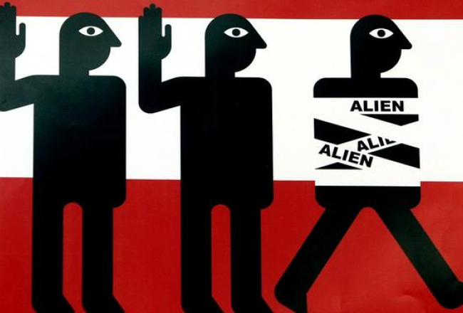 Latvijas nepilsoņu protesta kampaņas "Aliens are coming!" plakāti. Foto: Edijs Pālens, LETA