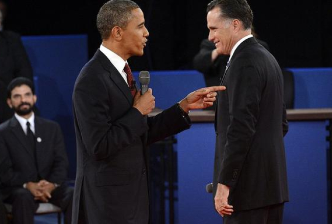 ASV prezidents Baraks Obama debatēs ar prezidenta amata kandidātu Mitu Romniju. Foto: AFP/LETA