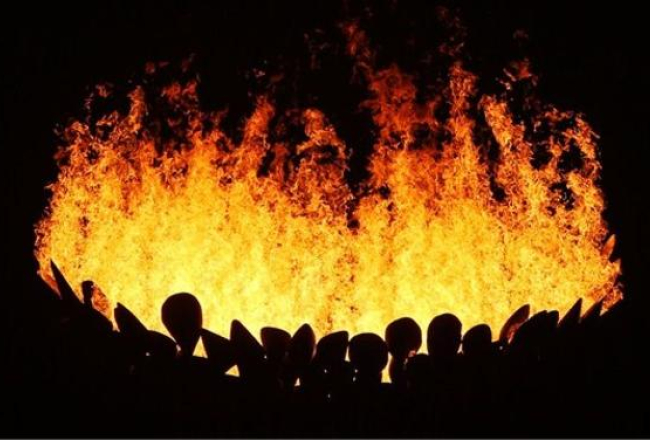 Olimpisko spēļu atklāšanas ceremonija - Olimpiskā uguns iedegta. Oficiālie London 2012 foto.