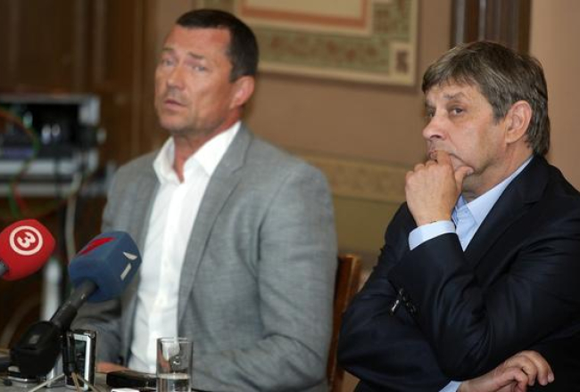 Latvijas Nacionālās operas (LNO) direktors Andrejs Žagars (no kreisās) un LNO direktora padomnieks muzikālajos jautājumos Arturs Maskats piedalās preses konferencē par jauno operas valdes sastāvu. Foto: Ieva Lūka, LETA