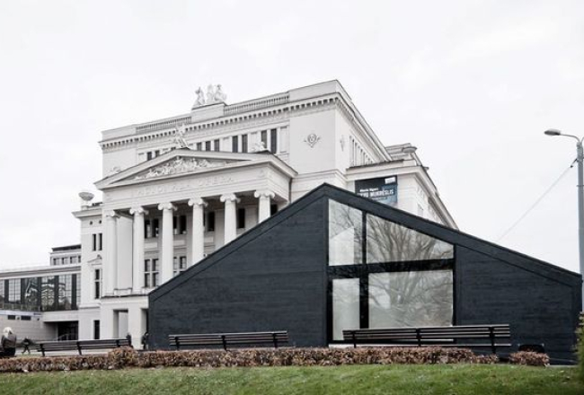 "Osis" māja pie Latvijas Nacionālās operas