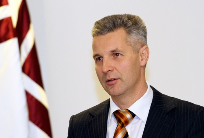 Kristaps Kuhaļskis, F64