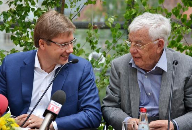 Rīgas mērs Nils Ušakovs un komponists Raimonds Pauls preses konferencē par ielīgošanu Rīgā. Foto: Renāte Briede, LETA