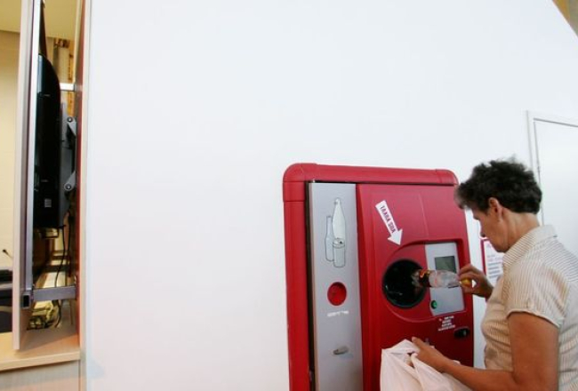PET pieņemšanas automāts Igaunijā. Autore: Rūta Kalmuka, F64