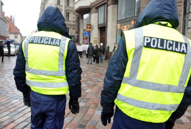 2014_09_policija-policisti-ieva-cika-leta-media-large.jpg