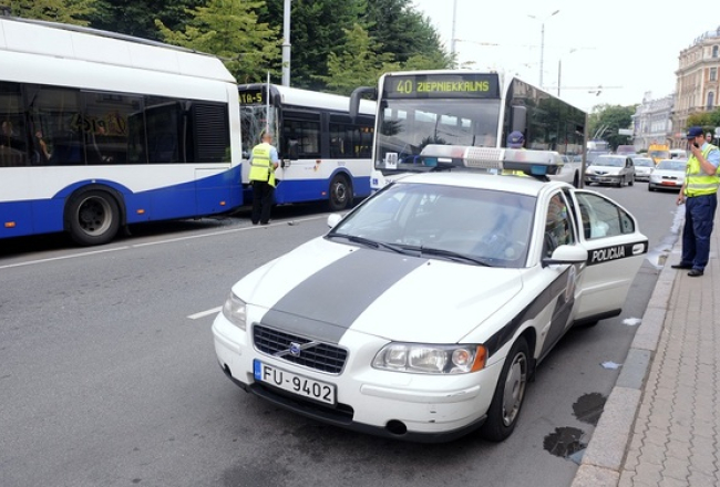 Policijas auto Rīgas ielās. Foto: Lita Krone, LETA
