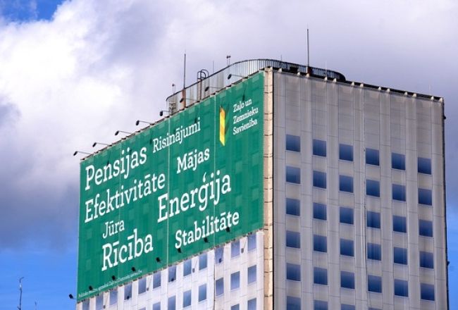 ZZS priekšvēlēšanu reklāma uz tukšā Preses nama. Foto: Evija Trifanova, LETA