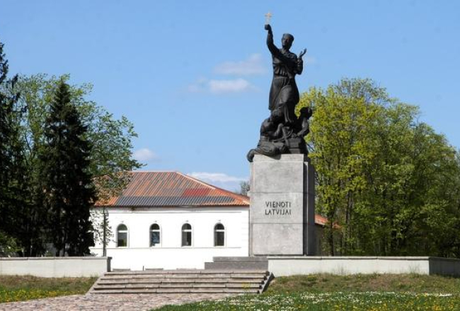Rēzeknes simbols - Latgales atbrīvošanas piemineklis "Vienoti Latvijai" (Latgales Māra). Foto: Ieva Čīka, LETA