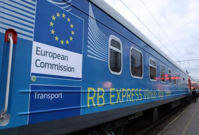 Rīgas centrālajā dzelzceļa stacijā oktobrī piestāja vilciens "Rail Baltica Express train". Foto: Edijs Pālens, LETA