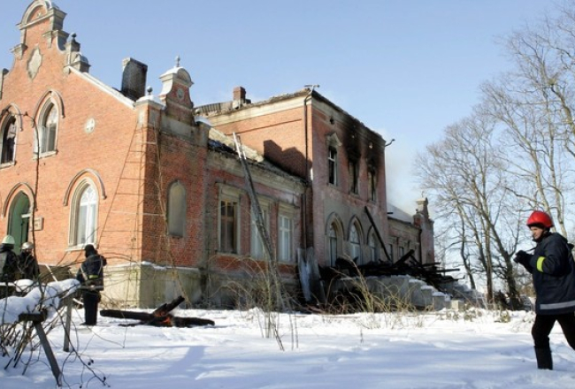 2007.gadā izdegušais īpašums. Foto: Gatis Dieziņš, LETA