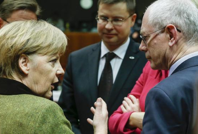 Apspriedē par ES budžetu Vācijas kanclere Angela Merkele, Hermanis van Rompejs un Valdis Dombrovskis. Foto: EPA/LETA