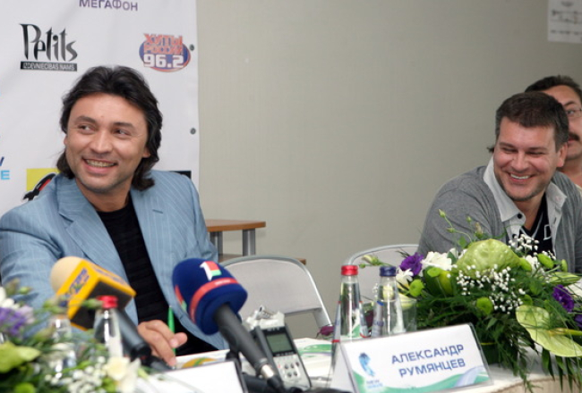 Alkesandrs Rumjancevs (no kreisās). Foto: Gatis Gierts, F64