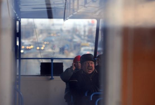 Pasažieri "Rīgas satiksmes" tramvajā. Foto: Edijs Pālens, LETA