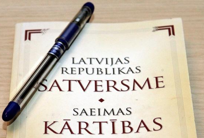 Satversme. Foto: Elmārs Rudzītis, F64
