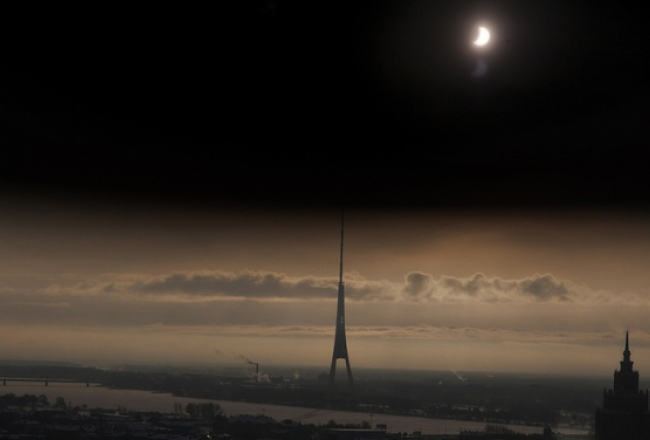 Saules aptumsums 2011.gada 4.janvārī. Foto: Jānis Saliņš, F64