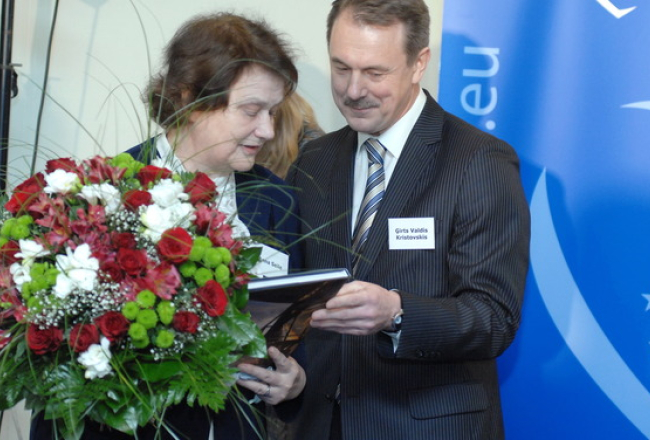 Anna Seile (no kreisās) kopā ar Pilsoniskās savienības līderi Ģirtu Valdi Kristovski. Foto: Gints Ivuškāns, F64