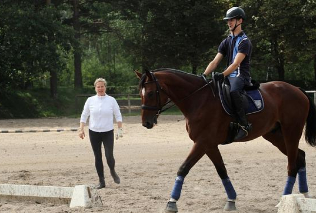 Rihards Snikus treniņā uz zirga. Foto: Reinis Hofmanis, F64
