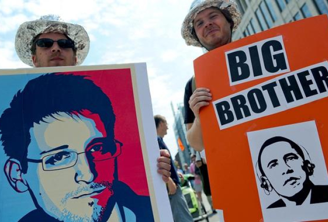 Šādi atbalstu Edvardam Snoudenam pauž vācieši. Foto: EPA/LETA