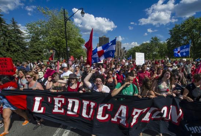 Kanādā studenti protestēja pret mācību maksas paaugstināšanu. Foto: AFP/LETA