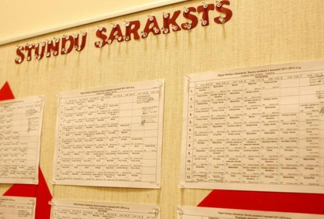 Stundu saraksts Ukraiņu vidusskolā. Foto: Edijs Pālens, LETA