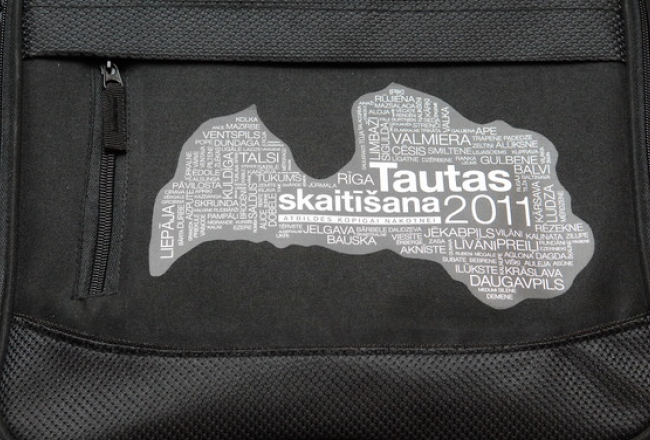 Atpazīstamības zīme uz tautas skaitītāja datorsomas. Gints Ivuškāns, F64