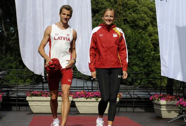 Olimpiskās komandas tērpu prezentācijā. Foto: Romāns Kokšarovs, F64