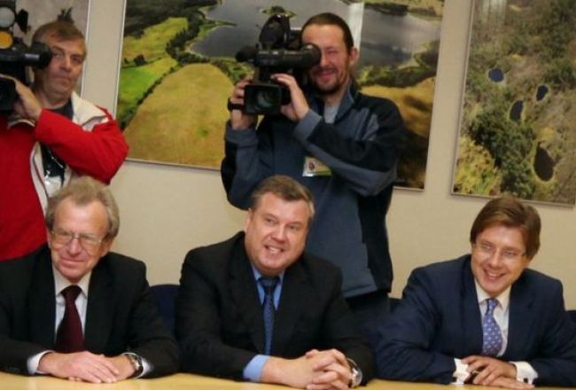 SC līderi Nils Ušakovs (L), Jānis Urbanovičs (C), Sergejs Dolgopolovs (K) sarunās par koalīciju. Autore: Nora Krevneva, F64