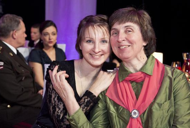 Velga Vītola Latvijas lepnuma balvu saņemot. Foto: Emīls Desjatņikovs, F64