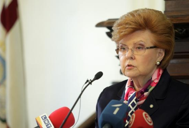 Bijusī Valsts prezidente (no 1999. līdz 2007.gadam) Vaira Vīķe – Freiberga saka uzrunu zinātniskajā konferencē "Valsts prezidenta institūcijas darbības izvērtēšana", kas veltīta Valsts prezidenta institūcijas 90 gadu jubilejai. Foto: Ieva Čīka, LETA